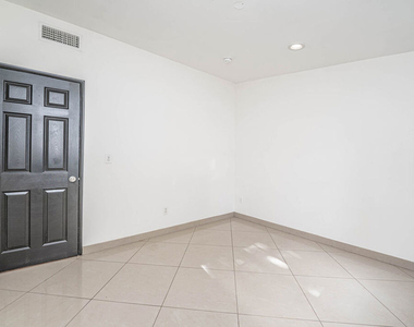 20746 Clarendon Street - Photo Thumbnail 33