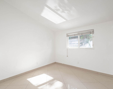 20746 Clarendon Street - Photo Thumbnail 34