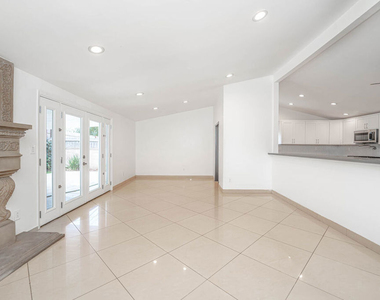20746 Clarendon Street - Photo Thumbnail 18