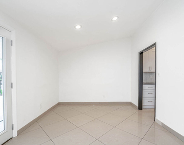 20746 Clarendon Street - Photo Thumbnail 19