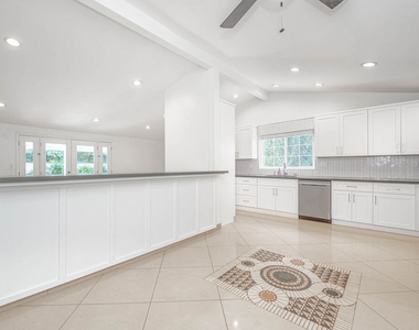 20746 Clarendon Street - Photo Thumbnail 14