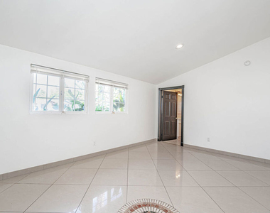 20746 Clarendon Street - Photo Thumbnail 17