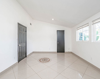20746 Clarendon Street - Photo Thumbnail 16