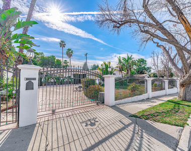 20746 Clarendon Street - Photo Thumbnail 2