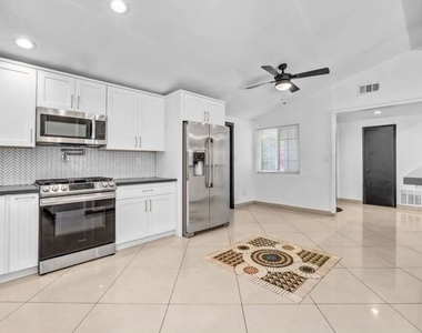 20746 Clarendon Street - Photo Thumbnail 5