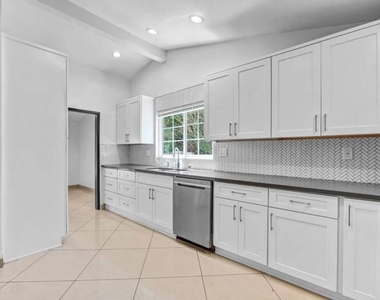20746 Clarendon Street - Photo Thumbnail 8
