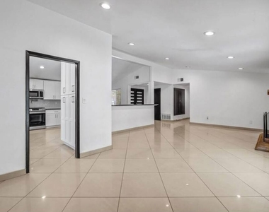 20746 Clarendon Street - Photo Thumbnail 12