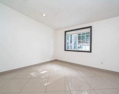20746 Clarendon Street - Photo Thumbnail 31