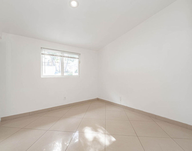 20746 Clarendon Street - Photo Thumbnail 26