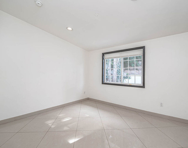 20746 Clarendon Street - Photo Thumbnail 32
