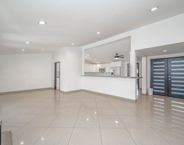 20746 Clarendon Street - Photo Thumbnail 7
