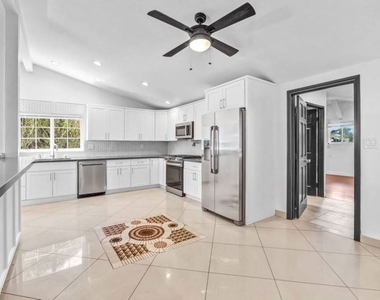 20746 Clarendon Street - Photo Thumbnail 4