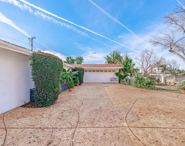 20746 Clarendon Street - Photo Thumbnail 5