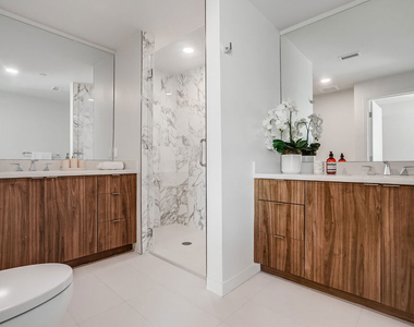 1021 S Shenandoah Street - Photo Thumbnail 5