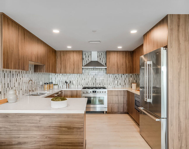 1021 S Shenandoah Street - Photo Thumbnail 2