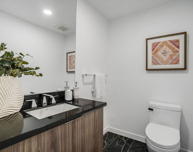 1021 S Shenandoah Street - Photo Thumbnail 12