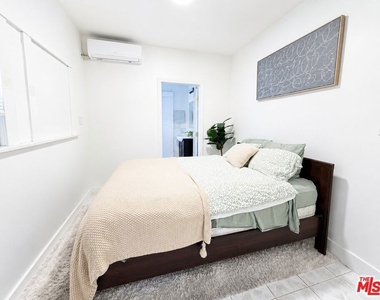 1186 W 37th Drive - Photo Thumbnail 8