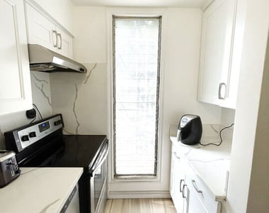 4255 W 5th Street - Photo Thumbnail 4