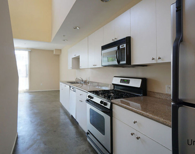 922 W 23rd Street - Photo Thumbnail 3