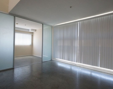 922 W 23rd Street - Photo Thumbnail 7