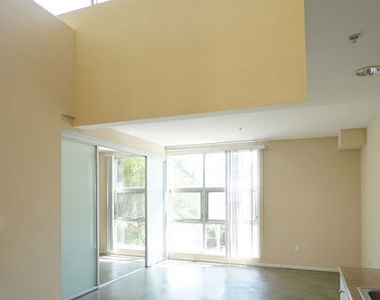 922 W 23rd Street - Photo Thumbnail 1