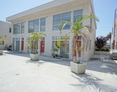 922 W 23rd Street - Photo Thumbnail 12