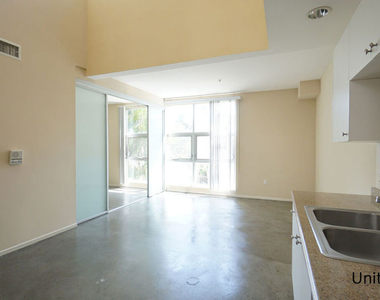922 W 23rd Street - Photo Thumbnail 5