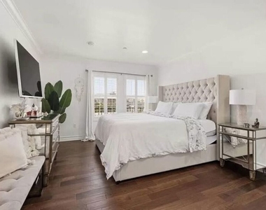 1621 Barry Avenue - Photo Thumbnail 5
