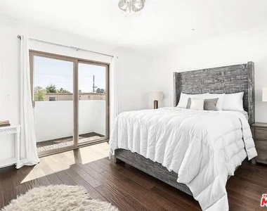 1621 Barry Avenue - Photo Thumbnail 7