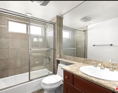 1621 Barry Avenue - Photo Thumbnail 8