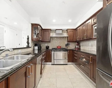 1621 Barry Avenue - Photo Thumbnail 3