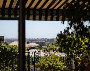1219 Sunset Plaza Drive - Photo Thumbnail 2