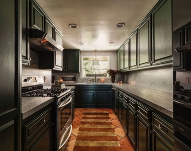 1219 Sunset Plaza Drive - Photo Thumbnail 9