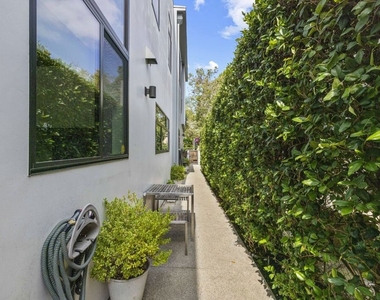 802 N Harper Avenue - Photo Thumbnail 9
