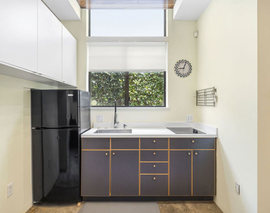 802 N Harper Avenue - Photo Thumbnail 3