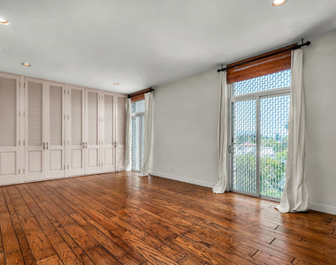 1333 S Beverly Glen Boulevard - Photo Thumbnail 12