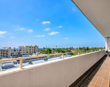 1333 S Beverly Glen Boulevard - Photo Thumbnail 9