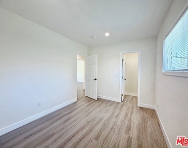 410 E Cherry Avenue - Photo Thumbnail 7