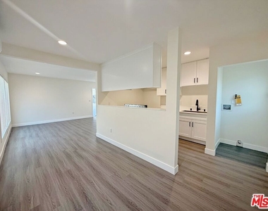 410 E Cherry Avenue - Photo Thumbnail 2