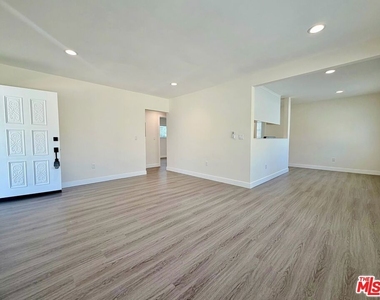 410 E Cherry Avenue - Photo Thumbnail 1