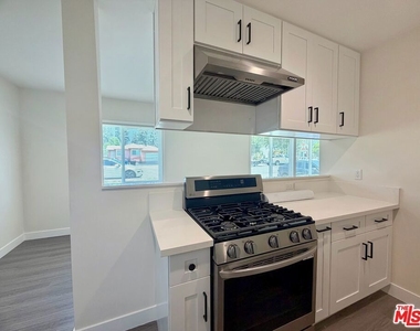 410 E Cherry Avenue - Photo Thumbnail 4