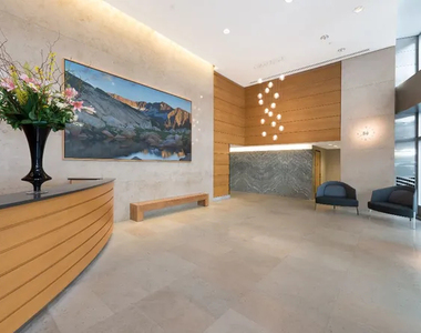 222 East 44th Street - Photo Thumbnail 3