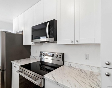 8719 Carribean Way - Photo Thumbnail 4
