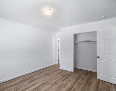 8719 Carribean Way - Photo Thumbnail 16