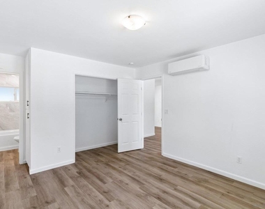 8719 Carribean Way - Photo Thumbnail 14