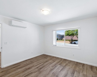 8719 Carribean Way - Photo Thumbnail 12
