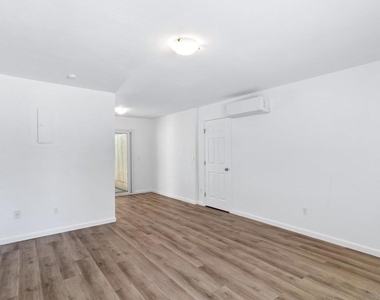 8719 Carribean Way - Photo Thumbnail 11