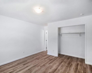 8719 Carribean Way - Photo Thumbnail 15