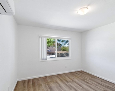 8719 Carribean Way - Photo Thumbnail 13