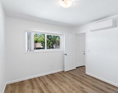 8719 Carribean Way - Photo Thumbnail 19